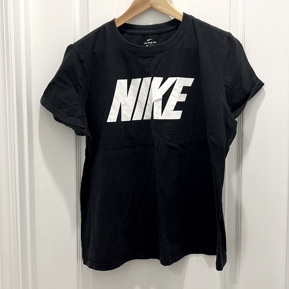 Nike Shirt - Picture 1 of 2